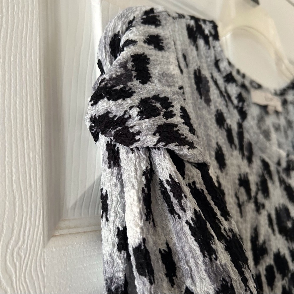 LOFT Animal Print Puff Sleeve Top - Picture 4 of 7